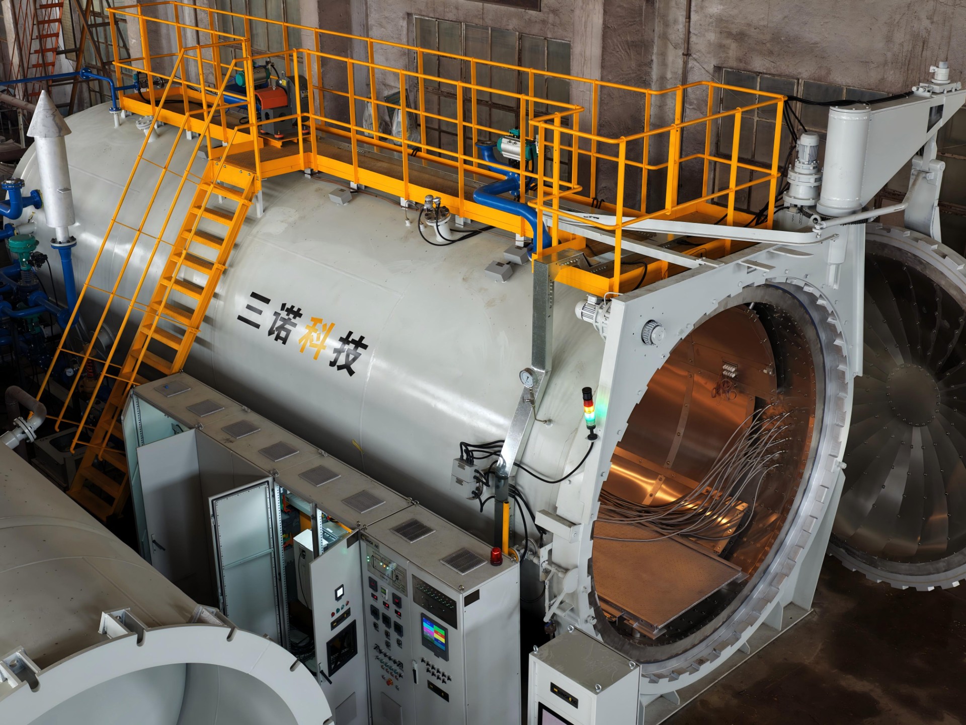 航空領域熱壓罐